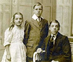 Constance, John and Reginald Elliot c 1911